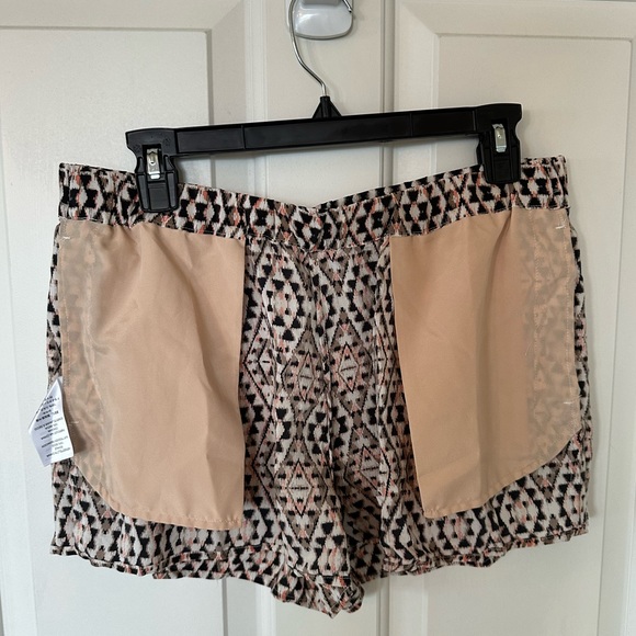 Joie 100% silk shorts - Picture 7 of 9